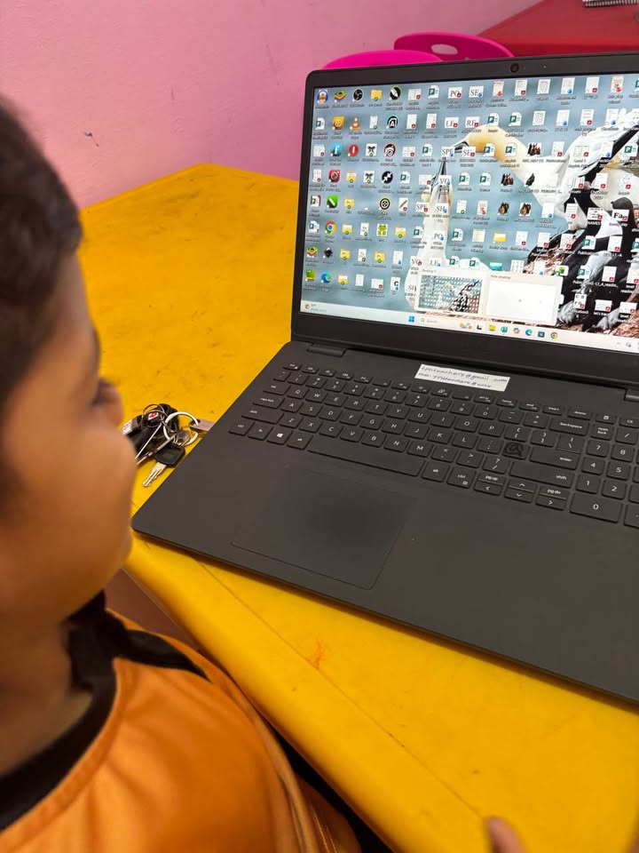 Level 2 learners master essential computer skills through hands-on SET lessons